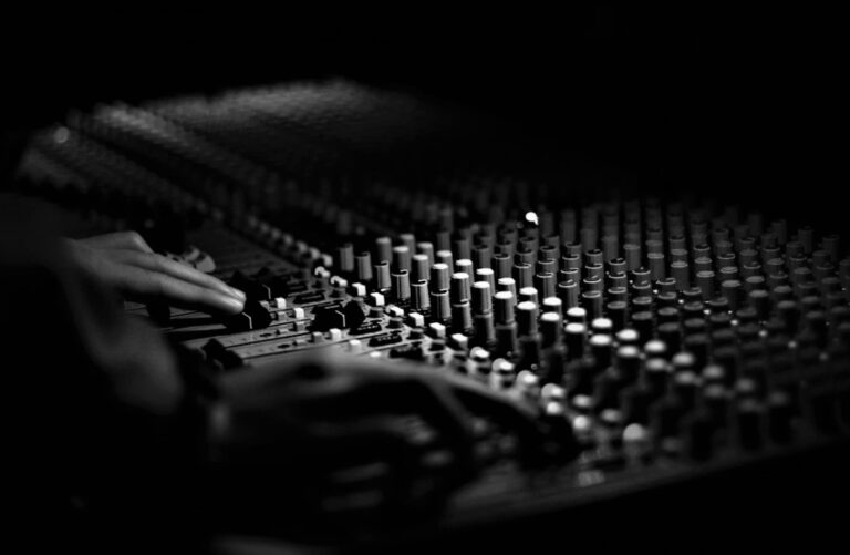 Audrabl220 Audrabl220: The Dual Solution for Brand Growth and Sound Quality